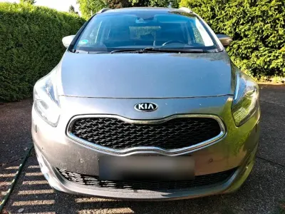 Gebraucht Kia Carens 136 PS (100 kW) 2014 Silber Van / Kleinbus