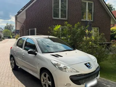 Gebraucht Peugeot 206+ 73 PS (53 kW) 2012 Weiß Kleinwagen