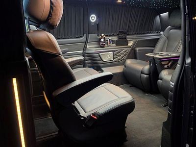 Gebraucht Mercedes V300 Exclusive 237 PS (174 kW) 2025 Schwarz Van / Kleinbus