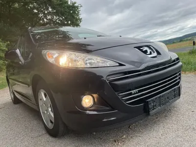 Gebraucht Peugeot 207 Style 95 PS (69 kW) 2011 Schwarz Limousine