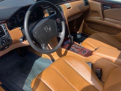 Beige Gebraucht 1999 Mercedes E200 Limousine | 5.500 € (Etwas zu teuer)