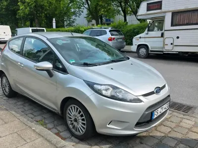 Gebraucht Ford Fiesta 90 PS (66 kW) 2011 Grau Kleinwagen