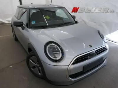 Używany Mini Cooper 156 KM (114 kW) 2024 Srebrny Hatchback