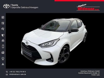 Neu Toyota Yaris Hybrid Plus 131 PS (96 kW) 2025 Platinweiß / schwarz Kleinwagen