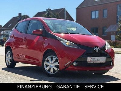 Usata Toyota Aygo X-play 69 CV (50 kW) 2015 Rosso Utilitaria