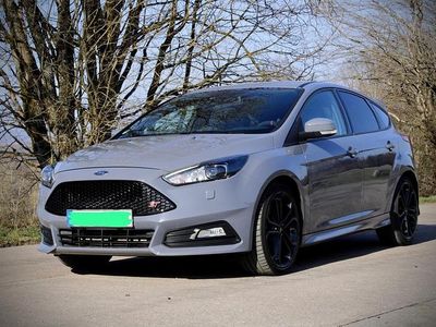 Gebraucht Ford Focus ST 250 PS (183 kW) 2017 Grau Limousine