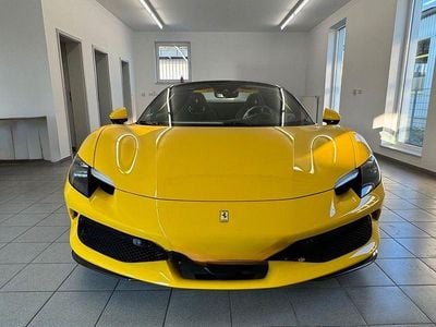 Usata Ferrari 296 663 CV (487 kW) 2024 Giallo Cabrio