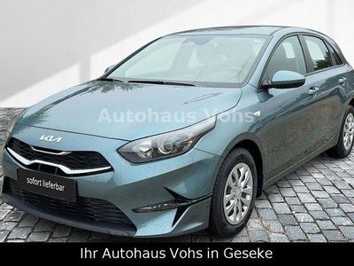 Neu Kia Ceed Best 140 PS (102 kW) 2025 Grün Kleinwagen