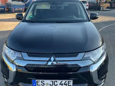 Gebraucht Mitsubishi Outlander P-HEV 135 PS (99 kW) 2021 Schwarz SUV