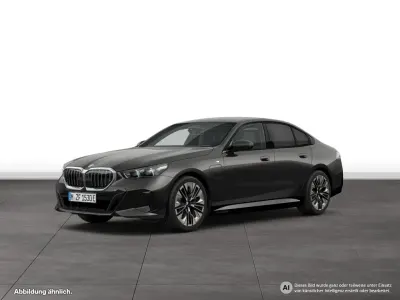Gebraucht BMW 550e M Sport 489 PS (359 kW) 2025 Grau Limousine