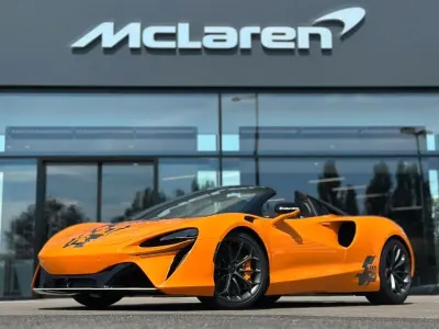 Neu McLaren Artura 700 PS (514 kW) 2026 Orange Cabrio