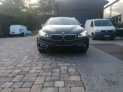 Gebraucht BMW 225 Luxury Line 136 PS (100 kW) 2017 Sparkling brown metallic Van / Kleinbus