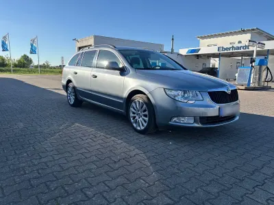Gebraucht Skoda Superb Elegance 170 PS (125 kW) 2013 Grau Kombi