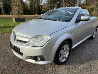 Begagnad Opel Tigra 90 HK (66 kW) 2005 Silver Cab
