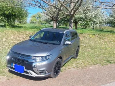 Gebraucht Mitsubishi Outlander P-HEV Edition 135 PS (99 kW) 2019 Silber SUV