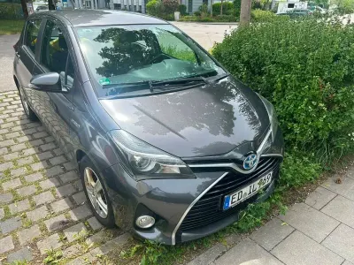 Gebraucht Toyota Yaris Hybrid Comfort 75 PS (55 kW) 2015 Grau Limousine