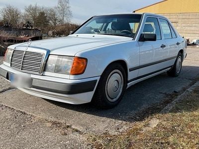 Usata Mercedes E230 132 CV (97 kW) 1988 Bianco Berlina