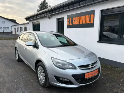Gebraucht Opel Astra Selection 136 PS (100 kW) 2014 Silber Limousine