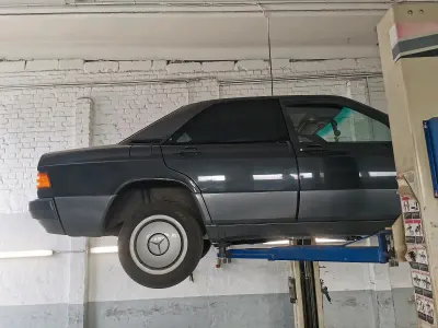 Gebraucht Mercedes 190 109 PS (80 kW) 1988 Schwarz Limousine