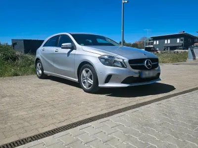 Gebraucht Mercedes A180 122 PS (89 kW) 2017 Silber Limousine
