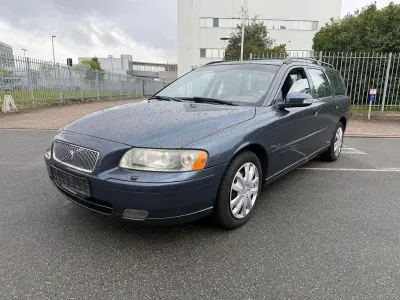 Używany Volvo V70 163 KM (119 kW) 2006 Niebieski Kombi