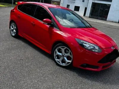 Gebraucht Ford Focus ST 250 PS (183 kW) 2013 Rot Limousine