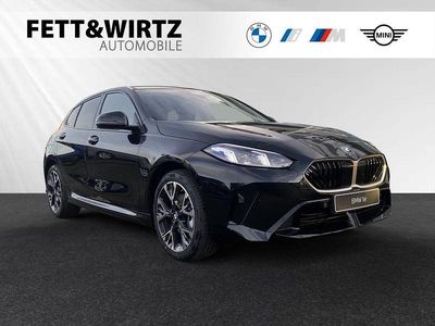 Black sapphire metallic Neu 2025 BMW 120 M Sport Kleinwagen | 34.990 € (Fairer Preis)