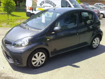Gebraucht Toyota Aygo Cool 68 PS (50 kW) 2013 Grau Kleinwagen