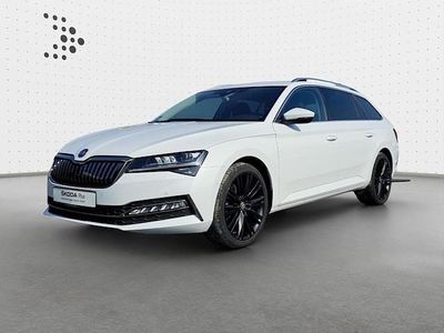 Gebraucht Skoda Superb 218 PS (160 kW) 2023 Moonweiß perleffekt Kombi