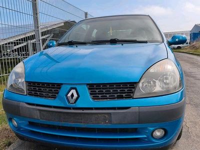 Second-hand Renault Clio II 98 CP (72 kW) 2001 Albastru Hatchback
