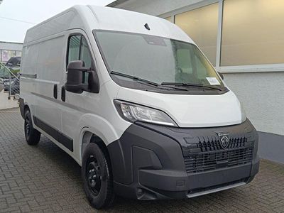 Gebraucht Peugeot Boxer 140 PS (102 kW) 2025 Weiss Van