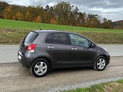 Gebraucht Toyota Yaris Edition 99 PS (72 kW) 2010 Grau Kleinwagen