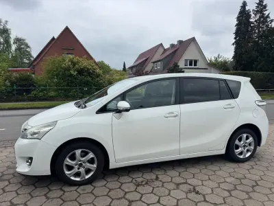 Gebraucht Toyota Verso Executive 147 PS (108 kW) 2013 Weiß Van / Kleinbus
