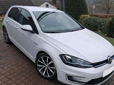 Gebraucht VW e-Golf 100 kW (136 PS) 2020 Weiß Kleinwagen