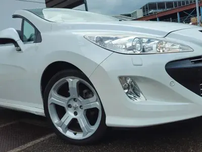 Gebraucht Peugeot 308 CC Platinum 156 PS (114 kW) 2010 Weiß Cabrio