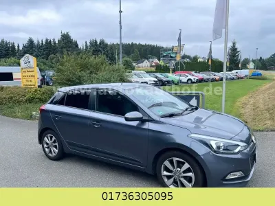 Gebraucht Hyundai i20 Style 101 PS (74 kW) 2017 Grau Limousine