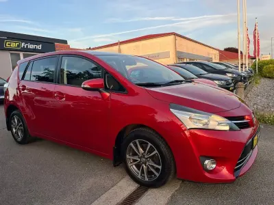 Gebraucht Toyota Verso Edition 111 PS (81 kW) 2014 Rot Van / Kleinbus