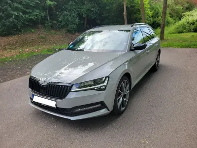 Gebraucht Skoda Superb SportLine 150 PS (110 kW) 2024 Grau Kombi