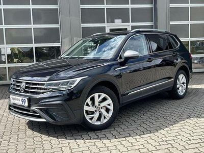 Deep black perleffekt Gebraucht 2024 VW Tiguan Allspace Life SUV | 36.990 € (Fairer Preis)