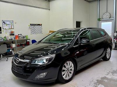 Używany Opel Astra Innovation 131 KM (96 kW) 2012 Czarny Kombi