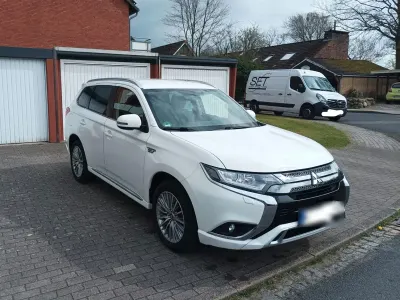 Begagnad Mitsubishi Outlander P-HEV 224 HK (164 kW) 2021 Vit SUV