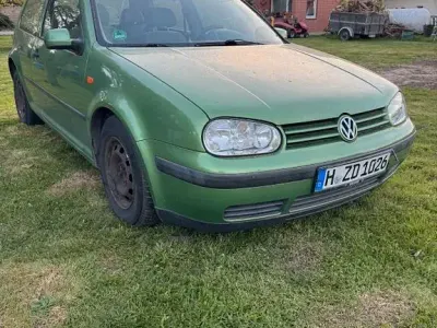 Brugt VW Golf III Basis 75 HK (55 kW) 1998 Grøn Sedan
