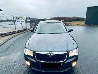 Gebraucht Skoda Superb Comfort 125 PS (91 kW) 2010 Grau Limousine