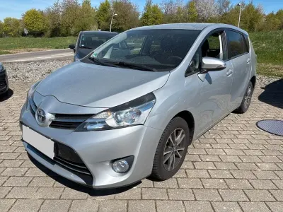Gebraucht Toyota Verso Comfort 111 PS (81 kW) 2014 Silber Van / Kleinbus