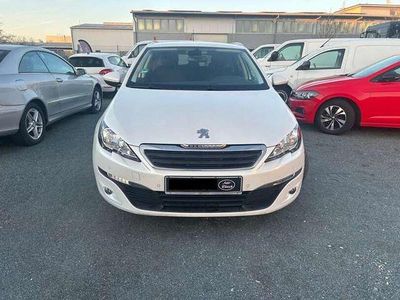 Gebraucht Peugeot 308 Active 131 PS (96 kW) 2017 Lack weiss perlglänzend Kombi