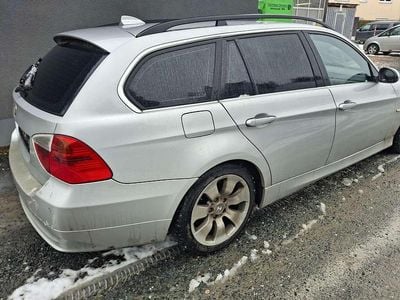 Gebraucht BMW 330 231 PS (169 kW) 2006 Titansilber metallic Kombi