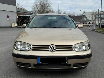 Gebraucht VW Golf IV 105 PS (77 kW) 2001 Gold Kleinwagen