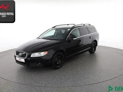 Gebraucht Volvo V70 Momentum 146 PS (107 kW) 2009 Black solid Kombi