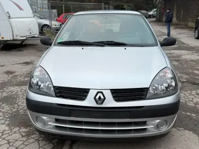 Gebraucht Renault Clio II 58 PS (42 kW) 2005 Silber Kleinwagen