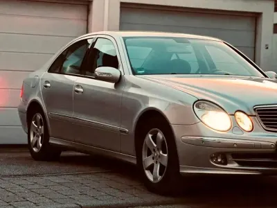 Używany Mercedes E280 237 KM (174 kW) 2005 Srebrny Sedan/Limuzyna
